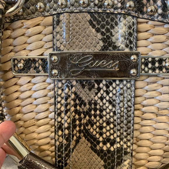 COPY - Guess Straw Bag - Picture 10 of 10